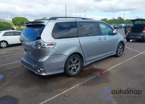 2017 Toyota Sienna Se Premium 8 Passenger z USA, uszkodzony, nr VIN 5TDXZ3DCXHS898965